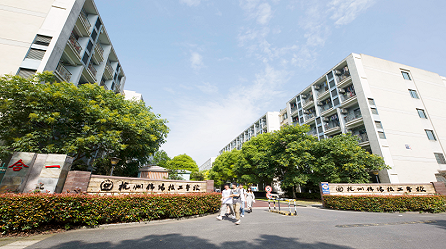 学校正门.png